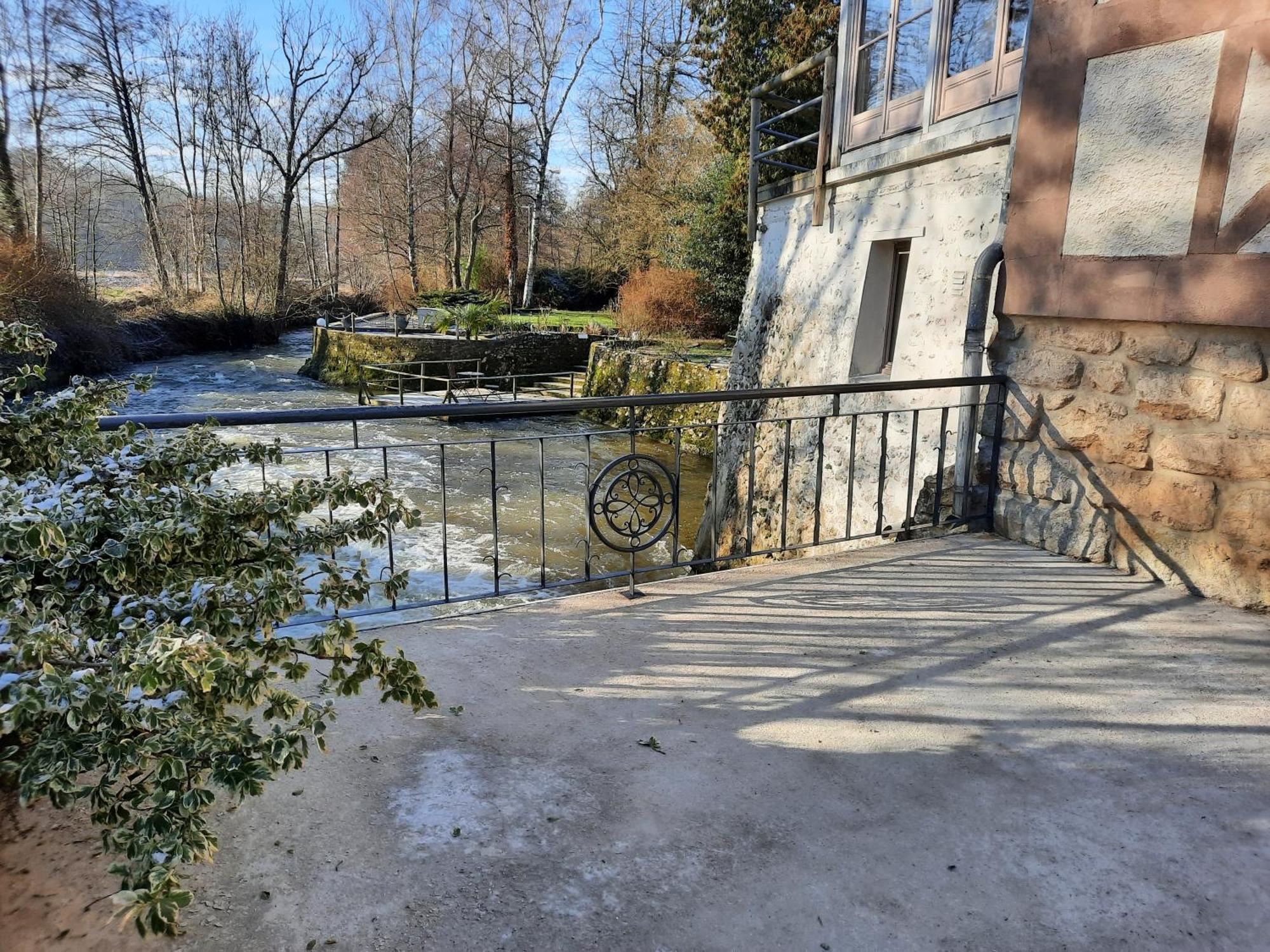 Hotel Charme Au Fil De L'Eau Vendieres Esterno foto